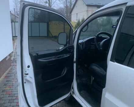 Белый Хендай Н 200, объемом двигателя 2.5 л и пробегом 410 тыс. км за 2700 $, фото 8 на Automoto.ua