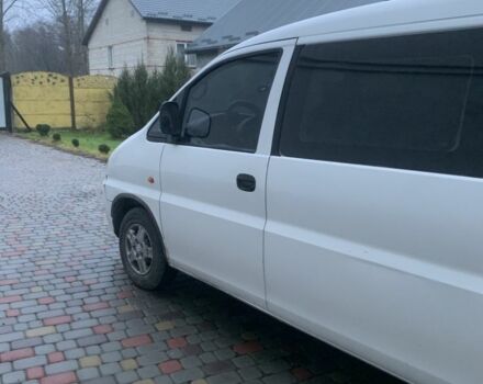 Белый Хендай Н 200, объемом двигателя 2.5 л и пробегом 410 тыс. км за 2700 $, фото 2 на Automoto.ua