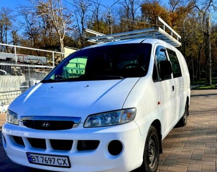 Белый Хендай Н 200, объемом двигателя 2.5 л и пробегом 135 тыс. км за 4400 $, фото 1 на Automoto.ua