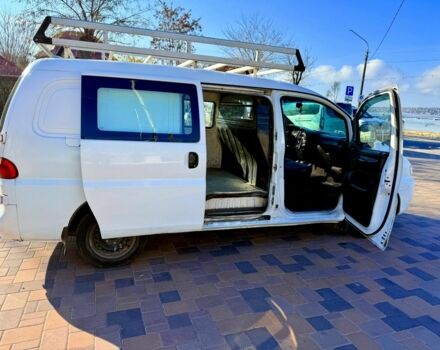 Белый Хендай Н 200, объемом двигателя 2.5 л и пробегом 135 тыс. км за 4400 $, фото 5 на Automoto.ua