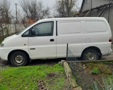 Білий Хендай Н 200, об'ємом двигуна 2.5 л та пробігом 281 тис. км за 5000 $, фото 2 на Automoto.ua