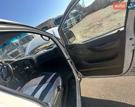 Білий Хендай Н 200, об'ємом двигуна 2.48 л та пробігом 450 тис. км за 3300 $, фото 10 на Automoto.ua