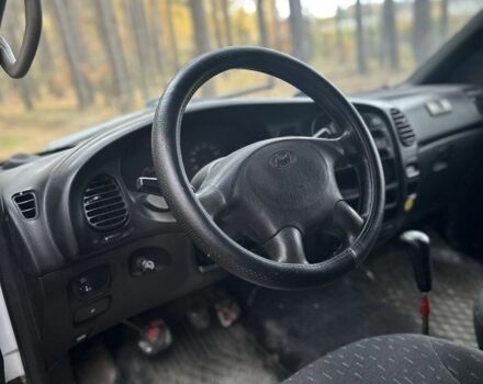 Білий Хендай Н 200, об'ємом двигуна 2.5 л та пробігом 270 тис. км за 1750 $, фото 5 на Automoto.ua