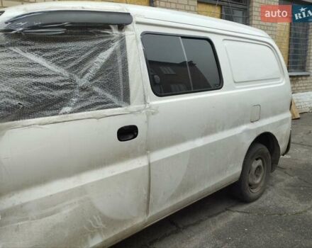 Белый Хендай Н 200, объемом двигателя 2.5 л и пробегом 212 тыс. км за 2500 $, фото 13 на Automoto.ua