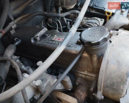 Белый Хендай Н 200, объемом двигателя 2.5 л и пробегом 212 тыс. км за 2500 $, фото 11 на Automoto.ua