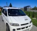 Білий Хендай Н 200, об'ємом двигуна 2.5 л та пробігом 392 тис. км за 2000 $, фото 1 на Automoto.ua
