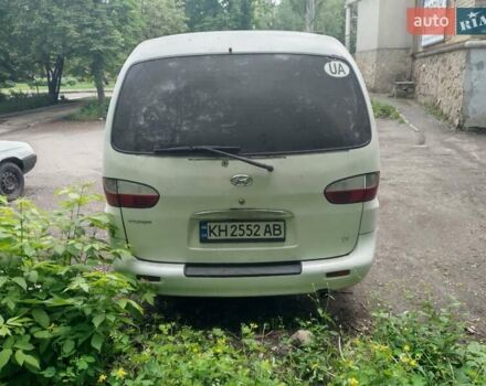 Білий Хендай Н 200, об'ємом двигуна 2.4 л та пробігом 423 тис. км за 5556 $, фото 1 на Automoto.ua