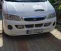 Белый Хендай Н 200, объемом двигателя 2.48 л и пробегом 350 тыс. км за 5000 $, фото 1 на Automoto.ua