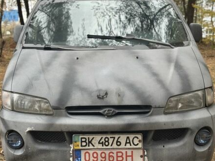 Белый Хендай Н 200, объемом двигателя 2.5 л и пробегом 270 тыс. км за 1750 $, фото 1 на Automoto.ua