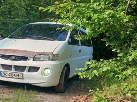 Хендай Н 200 1998 в Сарнах на Automoto.ua Белый Хендай Н 200, объемом двигателя 2.5 л и пробегом 275 тыс. км за 2500 $, фото 1 на Automoto.ua