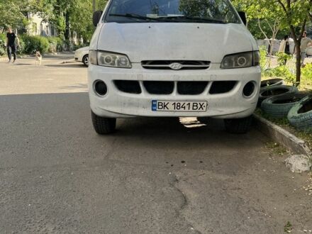 Хендай Н 200 1998 в Днепре (Днепропетровске) на Automoto.ua Белый Хендай Н 200, объемом двигателя 2.5 л и пробегом 380 тыс. км за 2700 $, фото 1 на Automoto.ua