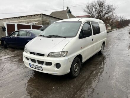 Білий Хендай Н 200, об'ємом двигуна 2.5 л та пробігом 200 тис. км за 3598 $, фото 1 на Automoto.ua