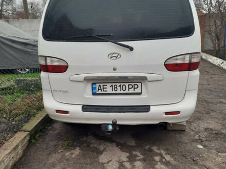 Белый Хендай Н 200, объемом двигателя 2.5 л и пробегом 281 тыс. км за 5000 $, фото 1 на Automoto.ua