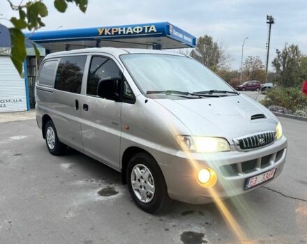 Бежевый Хендай Н 200, объемом двигателя 2.5 л и пробегом 250 тыс. км за 3800 $, фото 3 на Automoto.ua