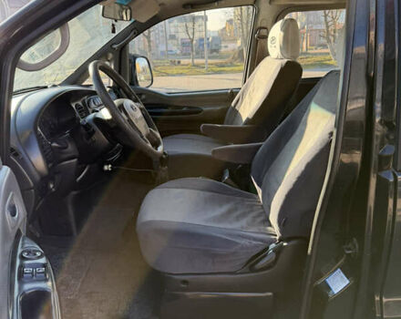 Черный Хендай Н 200, объемом двигателя 2.5 л и пробегом 348 тыс. км за 3800 $, фото 8 на Automoto.ua