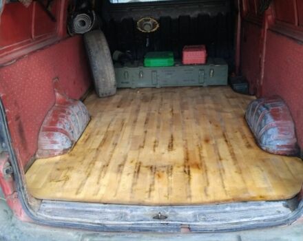 Красный Хендай Н 200, объемом двигателя 2.5 л и пробегом 200 тыс. км за 2500 $, фото 4 на Automoto.ua