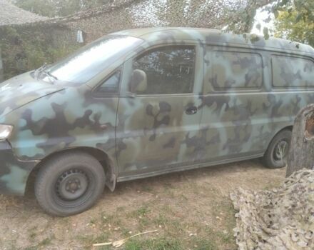 Красный Хендай Н 200, объемом двигателя 2.5 л и пробегом 200 тыс. км за 2500 $, фото 2 на Automoto.ua