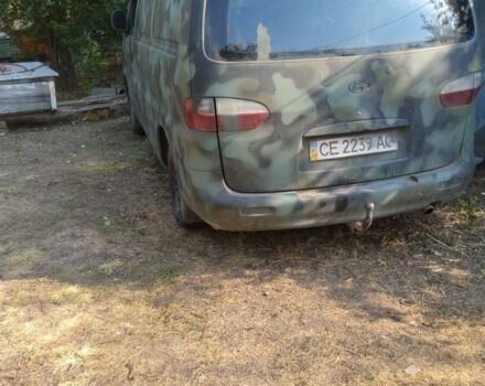 Красный Хендай Н 200, объемом двигателя 2.5 л и пробегом 200 тыс. км за 2500 $, фото 1 на Automoto.ua