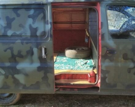 Красный Хендай Н 200, объемом двигателя 2.5 л и пробегом 200 тыс. км за 2500 $, фото 5 на Automoto.ua