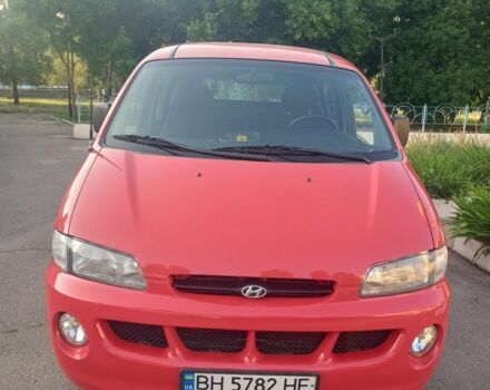 Красный Хендай Н 200, объемом двигателя 2.5 л и пробегом 262 тыс. км за 4500 $, фото 6 на Automoto.ua