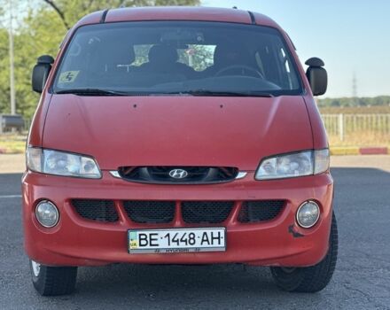 Красный Хендай Н 200, объемом двигателя 2.5 л и пробегом 280 тыс. км за 3100 $, фото 1 на Automoto.ua