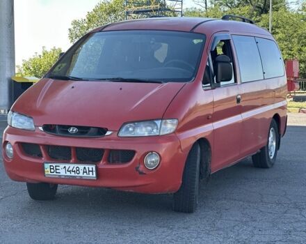 Красный Хендай Н 200, объемом двигателя 2.5 л и пробегом 280 тыс. км за 3100 $, фото 2 на Automoto.ua