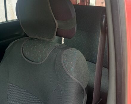 Красный Хендай Н 200, объемом двигателя 2.5 л и пробегом 262 тыс. км за 4500 $, фото 2 на Automoto.ua