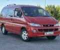 Красный Хендай Н 200, объемом двигателя 2.5 л и пробегом 280 тыс. км за 3100 $, фото 1 на Automoto.ua