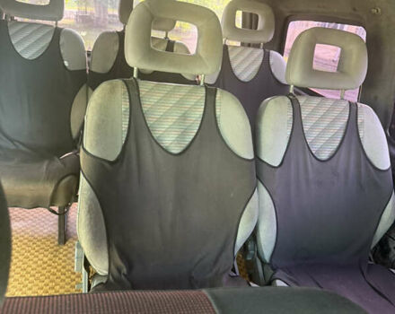 Красный Хендай Н 200, объемом двигателя 2.48 л и пробегом 300 тыс. км за 3600 $, фото 5 на Automoto.ua