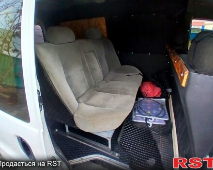 Белый Хендай Н 200 пасс., объемом двигателя 2.5 л и пробегом 300 тыс. км за 3299 $, фото 5 на Automoto.ua