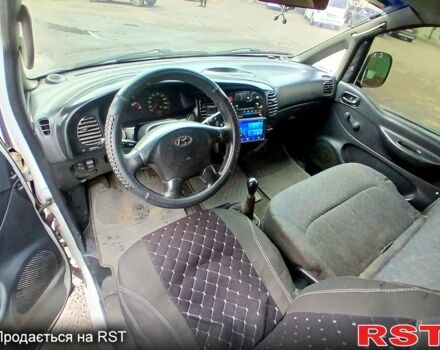 Белый Хендай Н 200 пасс., объемом двигателя 2.5 л и пробегом 300 тыс. км за 3299 $, фото 6 на Automoto.ua