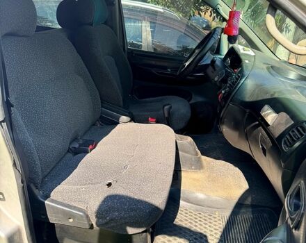 Сірий Хендай Н 200 пас., об'ємом двигуна 2.5 л та пробігом 310 тис. км за 2000 $, фото 5 на Automoto.ua