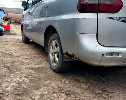 Серый Хендай Н 200 пасс., объемом двигателя 2.5 л и пробегом 620 тыс. км за 2100 $, фото 3 на Automoto.ua