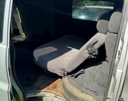 Сірий Хендай Н 200 пас., об'ємом двигуна 2.5 л та пробігом 310 тис. км за 2000 $, фото 4 на Automoto.ua