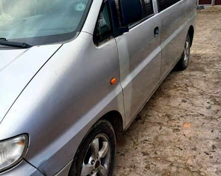 Серый Хендай Н 200 пасс., объемом двигателя 2.5 л и пробегом 620 тыс. км за 2100 $, фото 2 на Automoto.ua