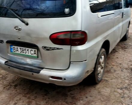 Серый Хендай Н 200 пасс., объемом двигателя 2.5 л и пробегом 620 тыс. км за 2100 $, фото 4 на Automoto.ua