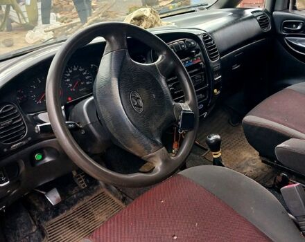 Серый Хендай Н 200 пасс., объемом двигателя 2.5 л и пробегом 620 тыс. км за 2100 $, фото 5 на Automoto.ua