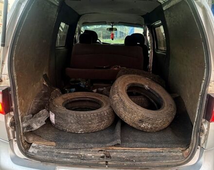 Сірий Хендай Н 200 пас., об'ємом двигуна 2.5 л та пробігом 310 тис. км за 2000 $, фото 3 на Automoto.ua