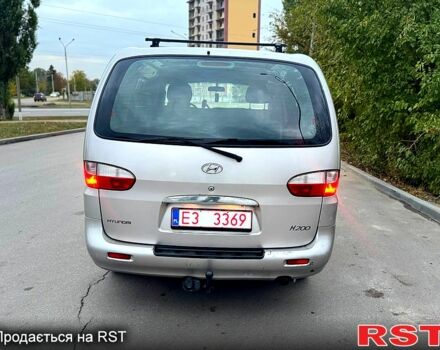 Серый Хендай Н 200 пасс., объемом двигателя 2.5 л и пробегом 250 тыс. км за 3800 $, фото 3 на Automoto.ua