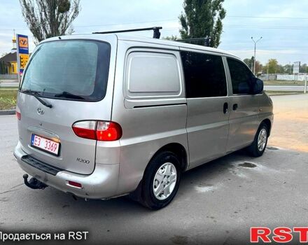 Серый Хендай Н 200 пасс., объемом двигателя 2.5 л и пробегом 250 тыс. км за 3800 $, фото 4 на Automoto.ua