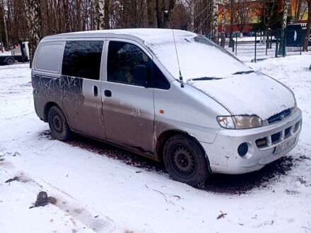 Серый Хендай Н 200 пасс., объемом двигателя 2.5 л и пробегом 700 тыс. км за 2400 $, фото 1 на Automoto.ua