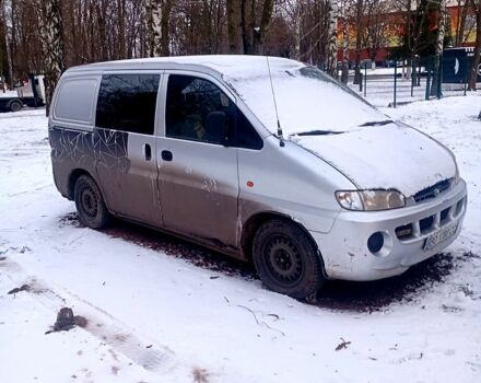 Серый Хендай Н 200 пасс., объемом двигателя 2.5 л и пробегом 700 тыс. км за 2400 $, фото 1 на Automoto.ua