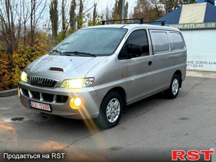 Серый Хендай Н 200 пасс., объемом двигателя 2.5 л и пробегом 250 тыс. км за 3800 $, фото 1 на Automoto.ua