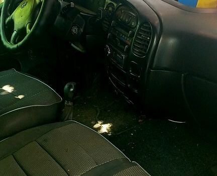 Зеленый Хендай Н 200 пасс., объемом двигателя 2.5 л и пробегом 99 тыс. км за 2700 $, фото 5 на Automoto.ua