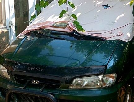 Зеленый Хендай Н 200 пасс., объемом двигателя 2.5 л и пробегом 99 тыс. км за 2700 $, фото 1 на Automoto.ua