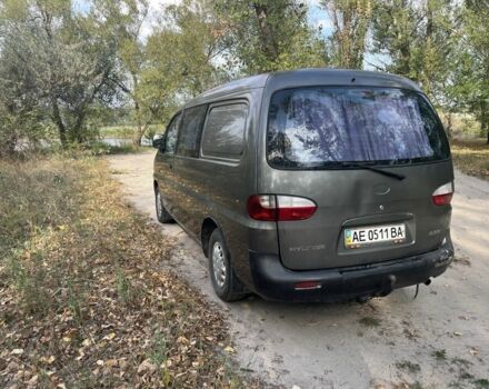 Сірий Хендай Н 200, об'ємом двигуна 2.5 л та пробігом 240 тис. км за 4000 $, фото 5 на Automoto.ua