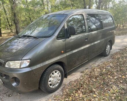 Сірий Хендай Н 200, об'ємом двигуна 2.5 л та пробігом 240 тис. км за 4000 $, фото 1 на Automoto.ua