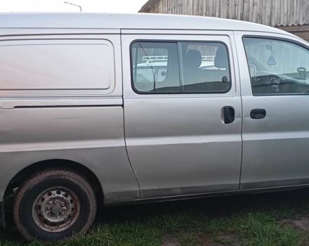Сірий Хендай Н 200, об'ємом двигуна 2.5 л та пробігом 323 тис. км за 130000 $, фото 3 на Automoto.ua