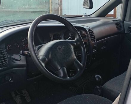 Сірий Хендай Н 200, об'ємом двигуна 2.5 л та пробігом 323 тис. км за 130000 $, фото 1 на Automoto.ua