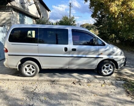 Серый Хендай Н 200, объемом двигателя 2.5 л и пробегом 382 тыс. км за 3600 $, фото 2 на Automoto.ua